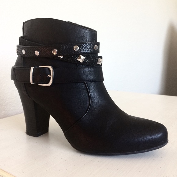 Jennifer Lopez Shoes - Jennifer Lopez Black Faux Leather Ankle Boots
